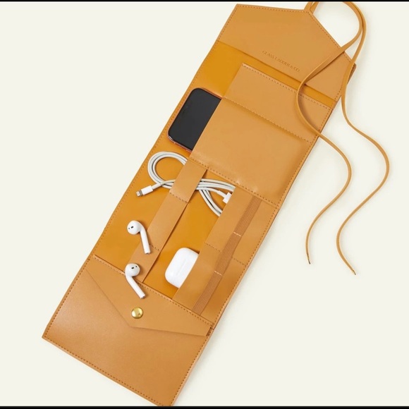 Great condition Glass ladder and Co. tech organizer - Picture 2 of 4